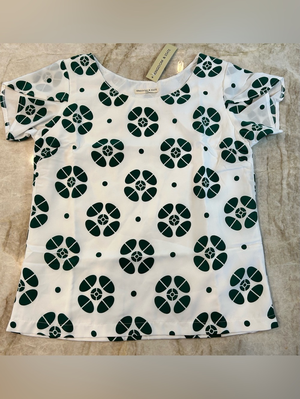 Kingdom & State NWT Floral Top Green White Short Sleeve Small